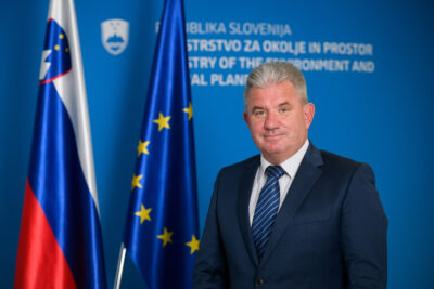 20 05 22 minister mag Andrej Vizjak zastave avtor Nebojsa Tejic STA e1659011973568