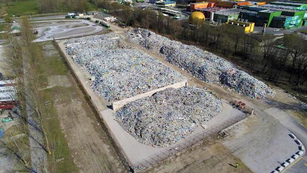 Skladišče odpadne embalaže na Barju 31. marca 2020 Foto: Voka Snaga (vir: oe.finance.si)
