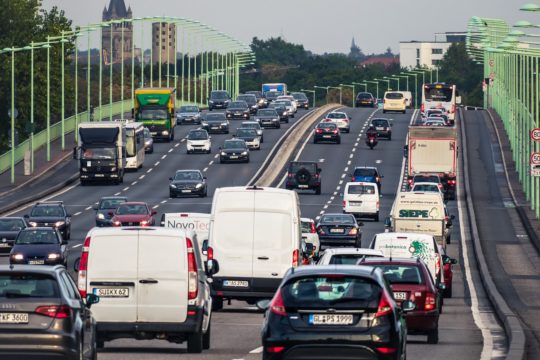 Nobeno večje evropsko mesto na področju prometa ni blizu cilju, da bi prebivalcem zagotovilo podnebju prijazne oblike transporta do 2030. (Foto: Pixabay)