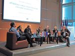 Panelna diskusija ob zaključku dogodka, kjer so različni deležniki vrednostne verige plastike predstavili svoje poglede na krožno gospodarstvo. Foto: Darja Boštjančič.