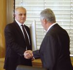 Janez Pernek, vodja sektorja za globalno logistiko na Pošti Slovenije, je prevzel nagrado logist leta 2011. 