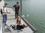 Dijaki pri praktičnih vajah na Šmartinskem jezeru, v okviru modula gospodarjenje z okoljem.