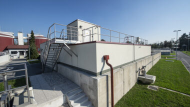 CČN Domžale – Kamnik: centrifugat iz strojnega zgoščanja se vodi v deamonifikacijski bazen, ki deluje v sekvenčnem režimu. (foto: Klemen Razinger)