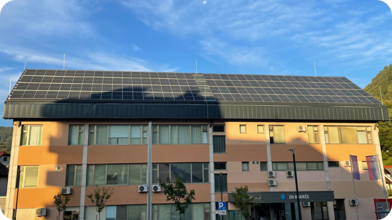 Sončna elektrarna na strehi Zdravstvenega doma Radeče