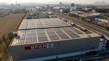 S soncno elektrarno bodo v Sparu zagotovili priblizno 16 odstotkov zelene elektricne energije za potrebe lastnih objektov