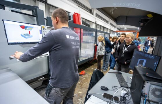 Ogled delovnega procesa v podjetju Marmor Hotavlje foto Peter Pokorn