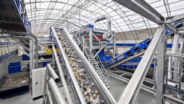 V testno razvojnem centru Stadler so možni tako testi posameznih naprav kot tudi testiranje celotnega procesa sortiranja. (Foto: Stadler)