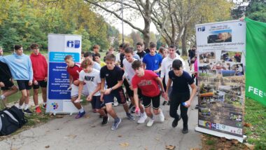 Dijaki so se s podnebnim tekom pridružili mednarodnemu dogodku z naslovom »Čas se izTEKa – podnebni tek« (Running Out of Time – RooT 2022).