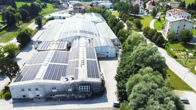 Na strehi polnilnice v Rogaški Slatini so postavili doslej največjo sončno elektrarno skupine Atlantic Grupa (foto: Klemen Razinger).