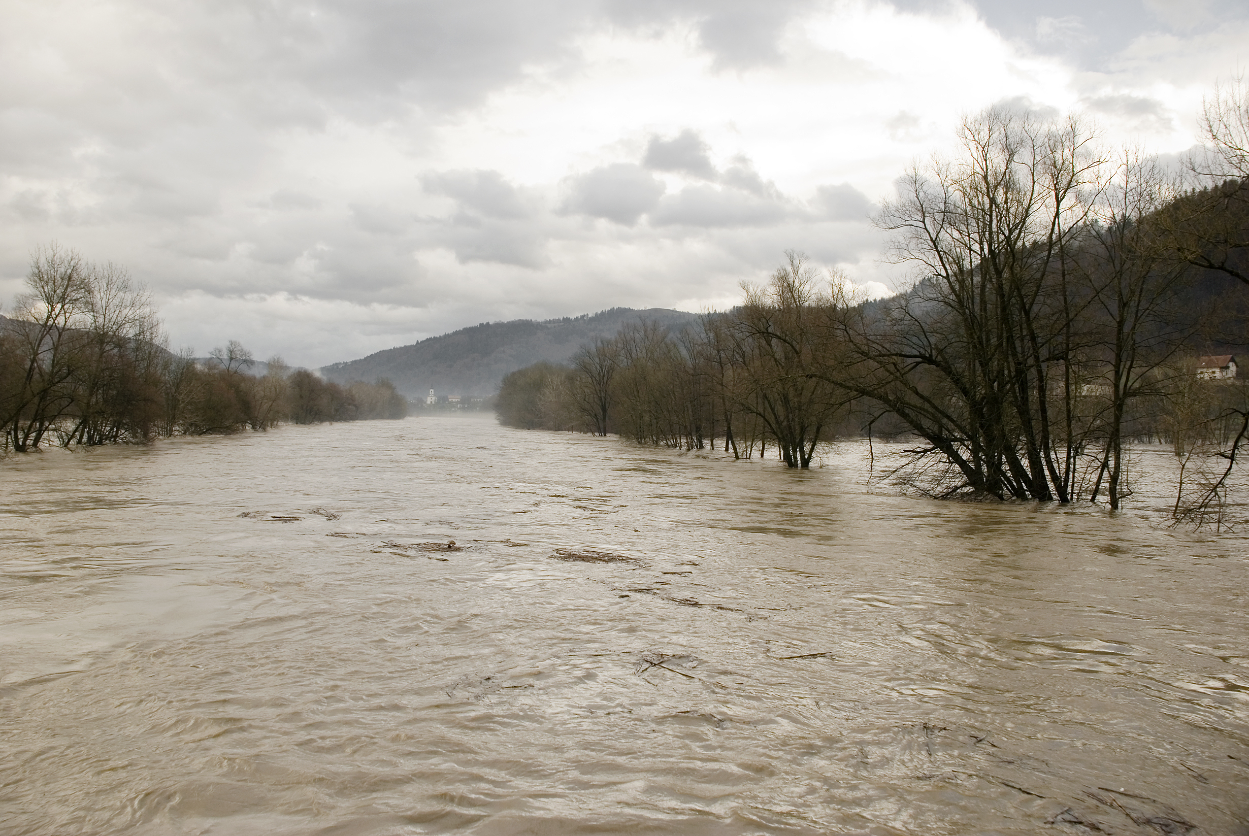 Na seji so tokrat obravnavali poplavno uredbo, dotaknili so se tudi nastajajočega Zakona o obnovi. (Foto: shutterstock)