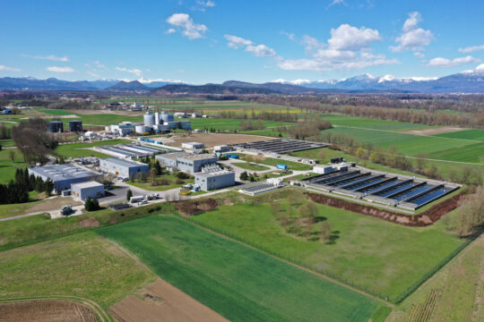 Vzporedno z nadgradnjo Centralne čistilne naprave Ljubljana so pred iztokom v Ljubljanico namestili ustrezne priključke, ki bodo v prihodnje služili za črpanje prečiščene odpadne vode za potrebe čiščenja bazenov in pohodnih površin na lokaciji.