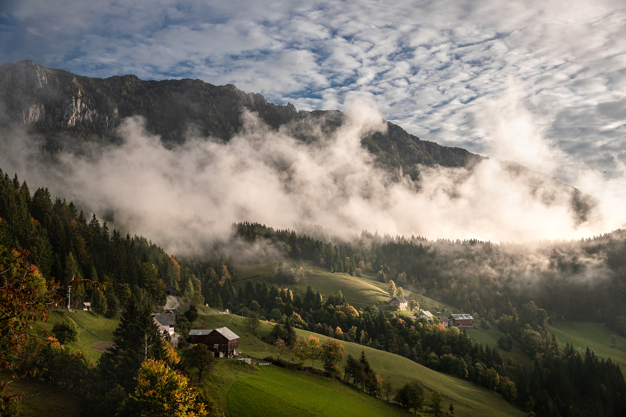 Solčavska panoramska cesta v jeseni (avtor: Jacob Riglin, vir: www.slovenia.info).