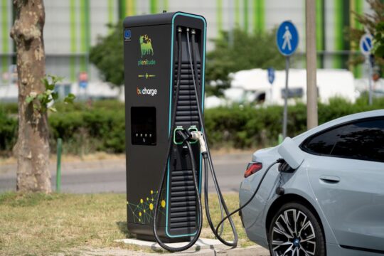 Slovenija bo bogatejsa za 62 hitrih in ultrahitrih elektricnih polnilnic