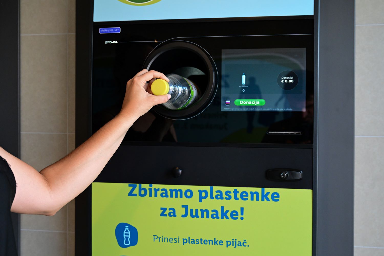Zbiralni avtomati so pri Lidlovih trgovinah LJ Toplarniska MB Titova KR Suceva