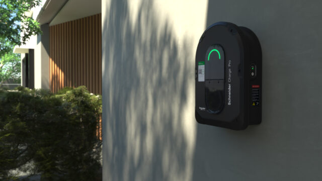 Schneider Charge Pro - tehnološka rešitev za elektrifikacijo voznih parkov