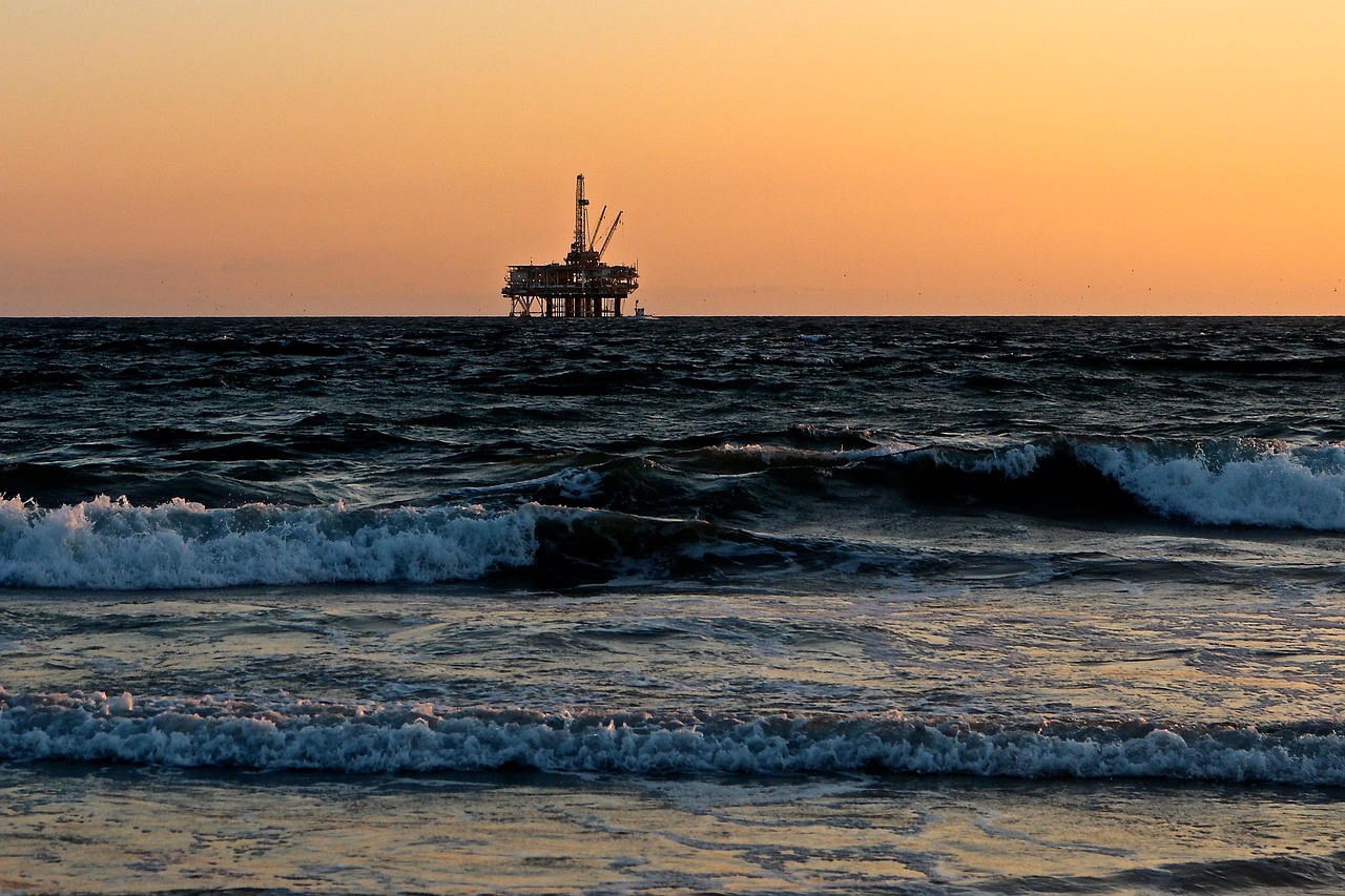 oil rig 2191711 1280