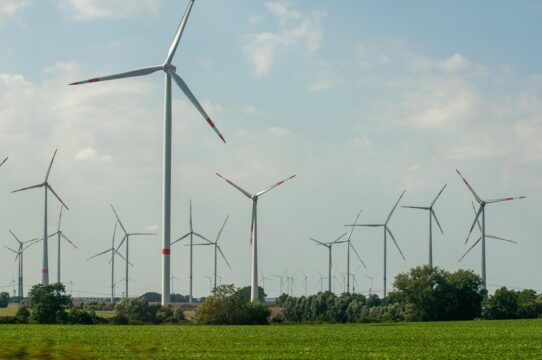 windmills 6626200 1280
