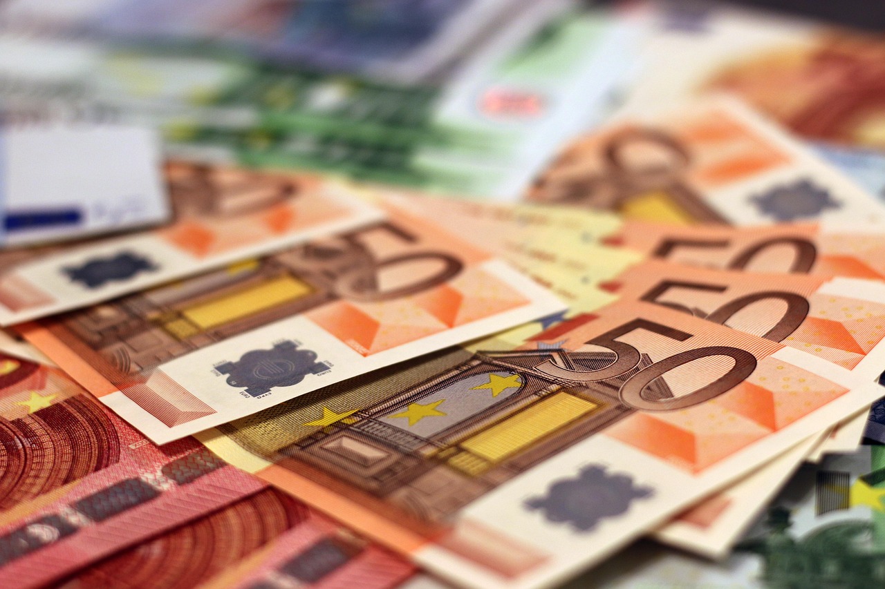 money 1005477 1280