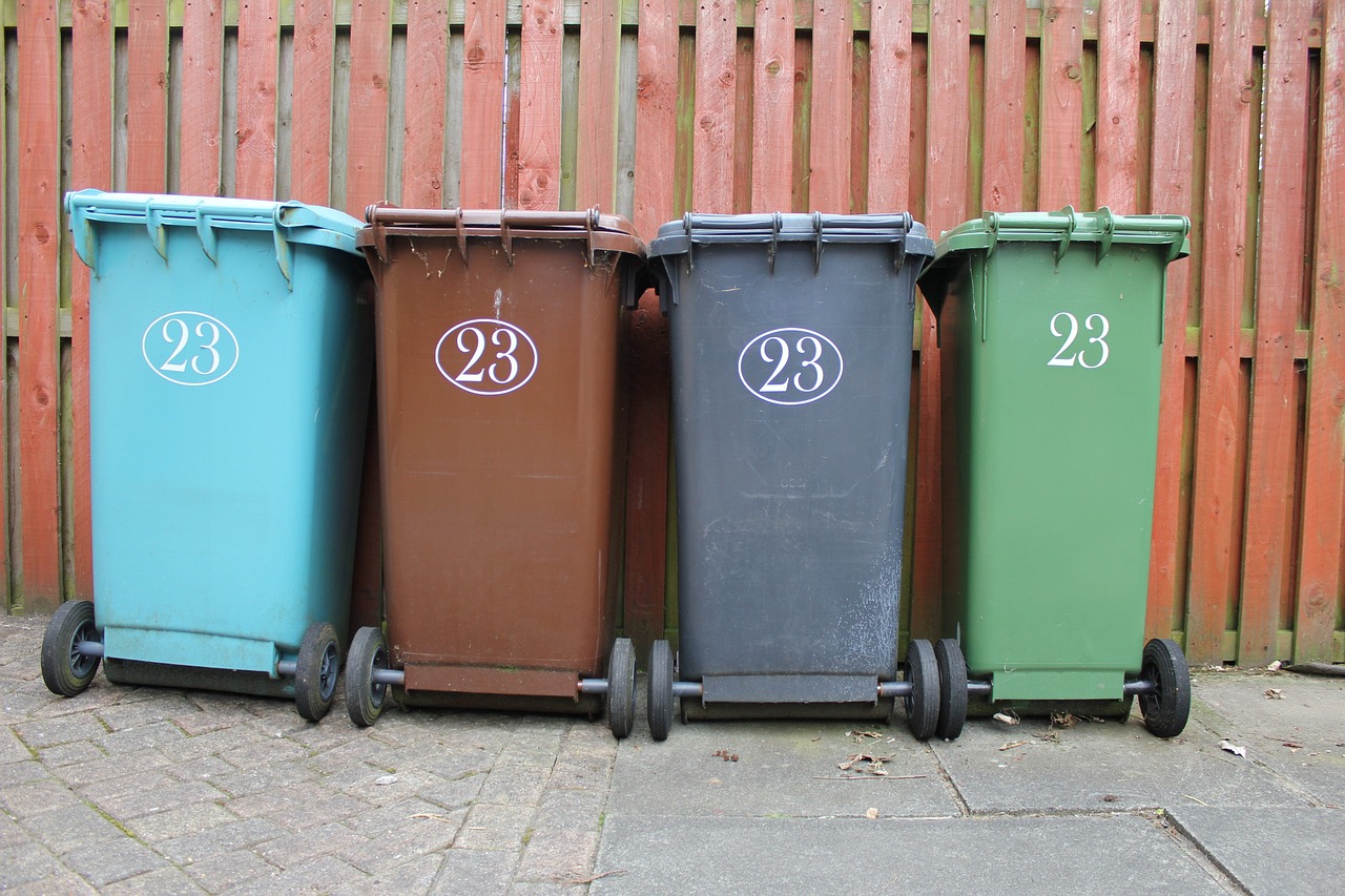 wheelie bin 2270582 1280