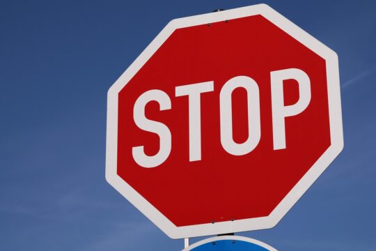 stop 3437300 1280