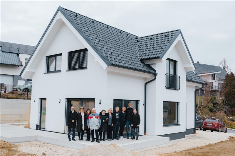 Zgodba druzine Fuzir je dokaz da je tudi po popolni izgubi mogoce znova zgraditi dom in prihodnost