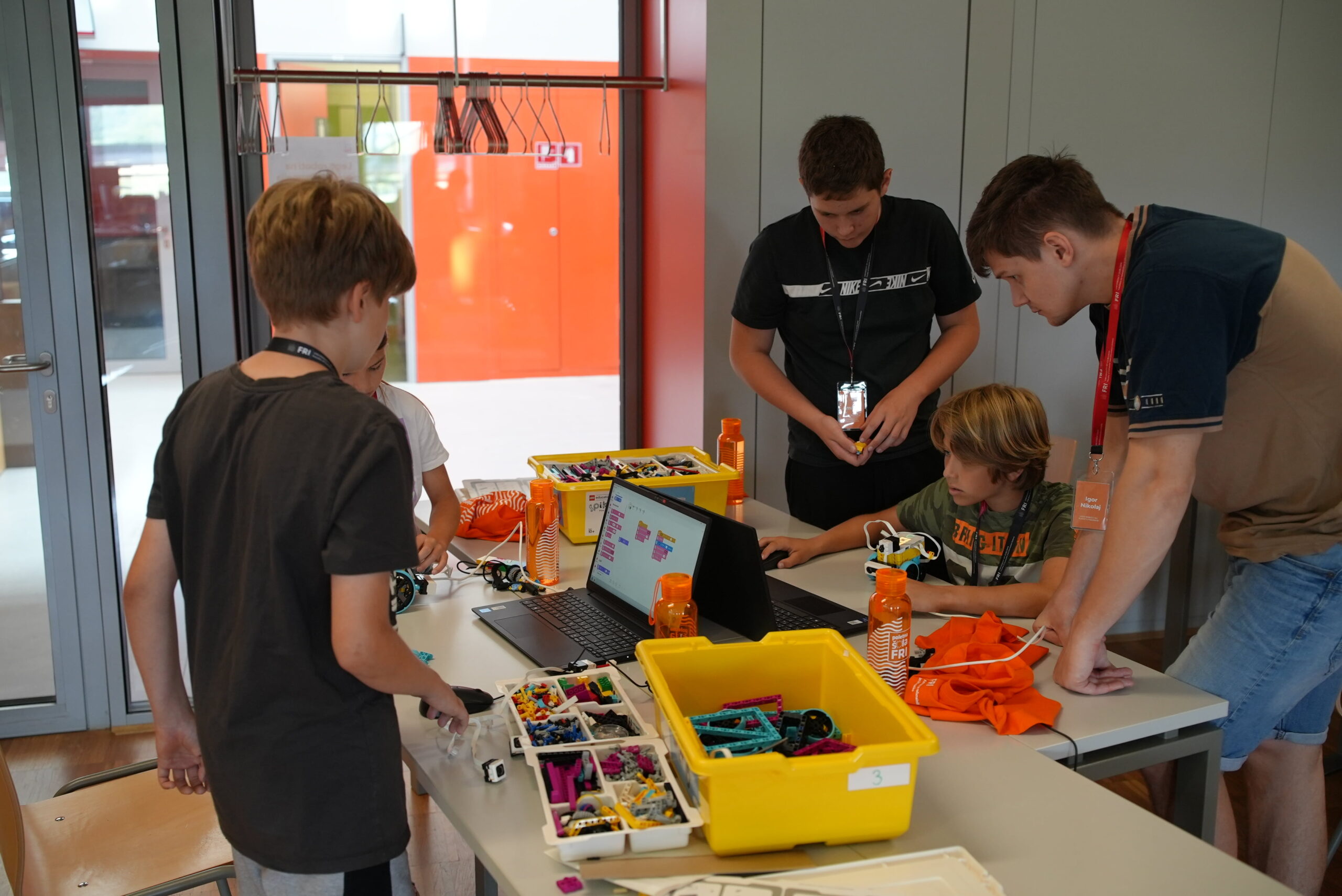 Programiranje robotov na delavnici Lego roboti na planet Pagonija scaled