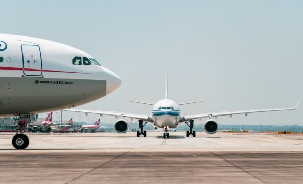 chuan zhao tuo xie yi lu xiao pao airplane 7359232 1