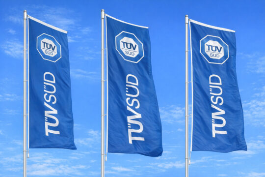 TUEV SUED Fahnen
