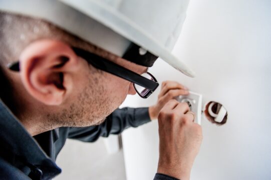jarmoluk electrician 1080554