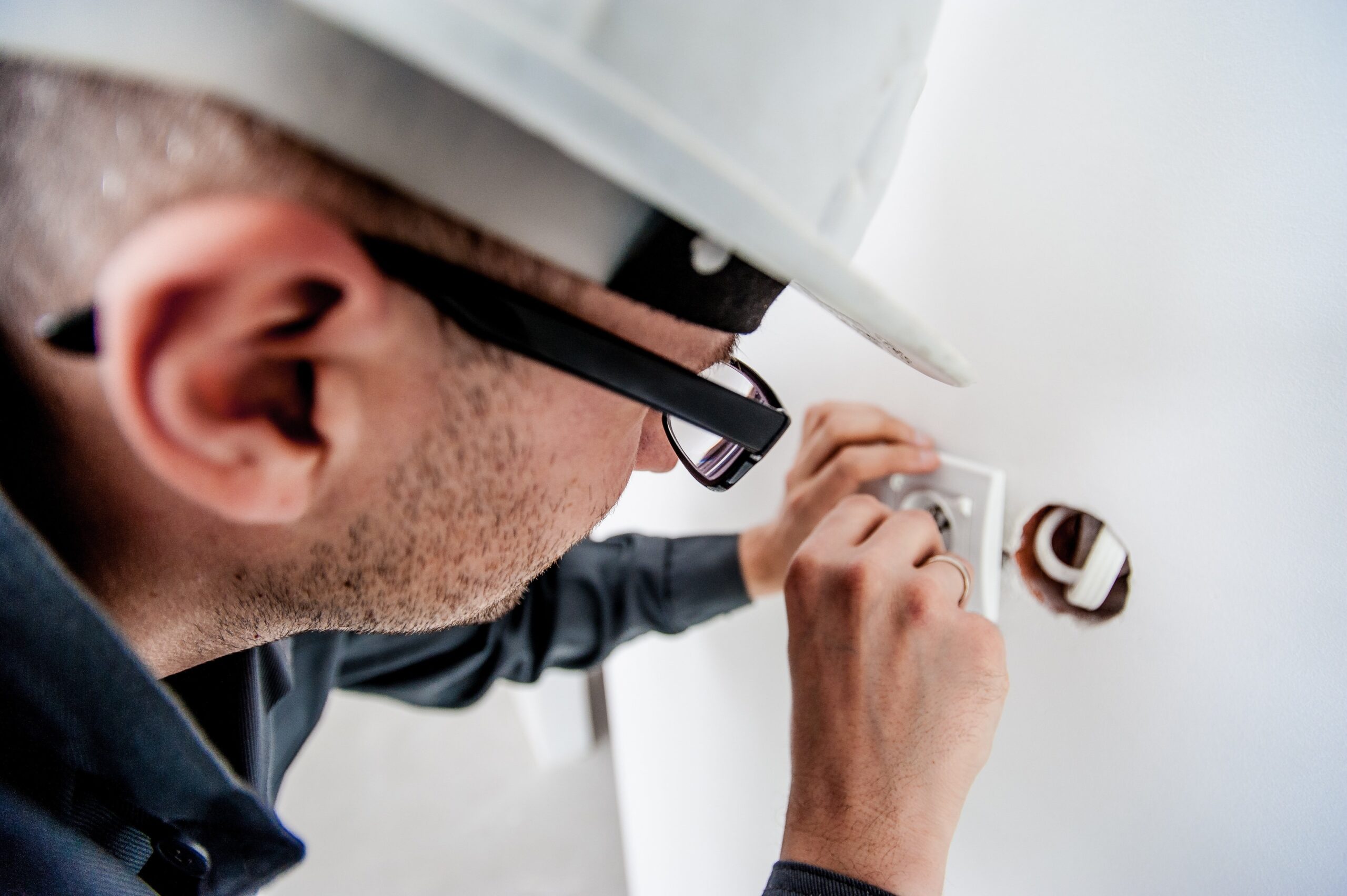 jarmoluk electrician 1080554 scaled