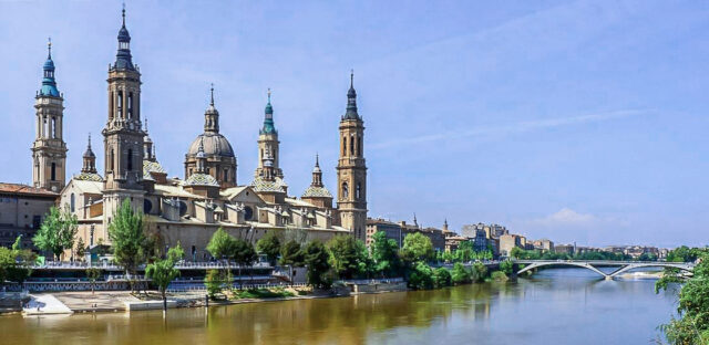 Zaragoza Basilica del Pilar y rio Ebro