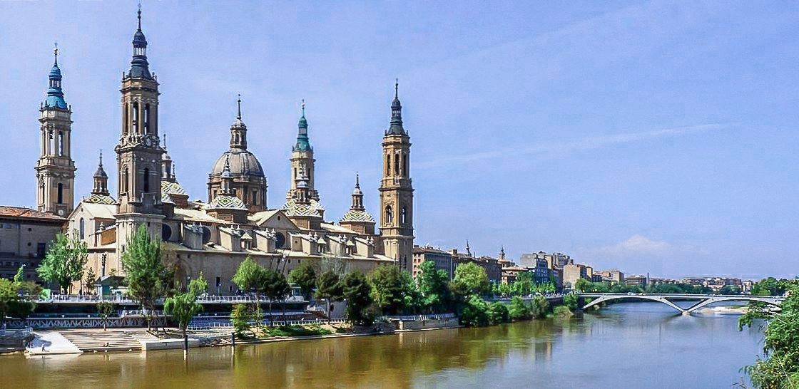 Zaragoza Basilica del Pilar y rio Ebro